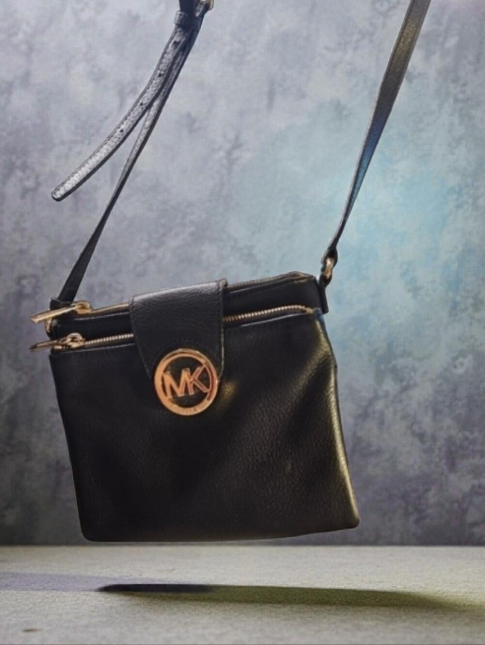 Michael Kors Leather Fulton Crossbody Bag With Gold MK Logo EUC - Picture 12 of 12